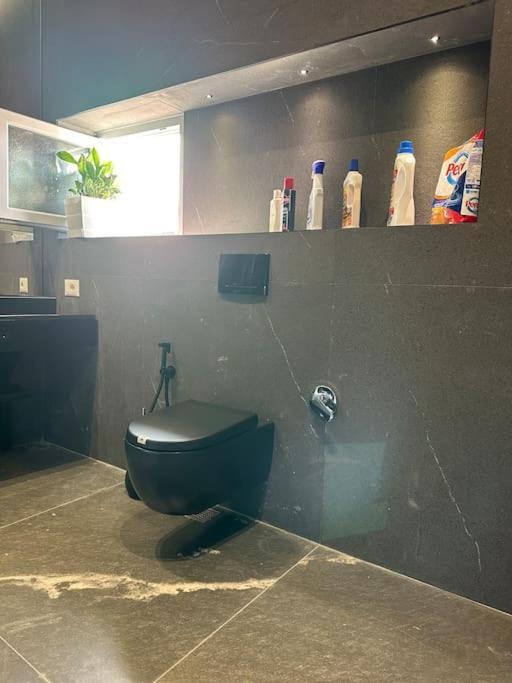 Green Apartment Тирана Екстер'єр фото