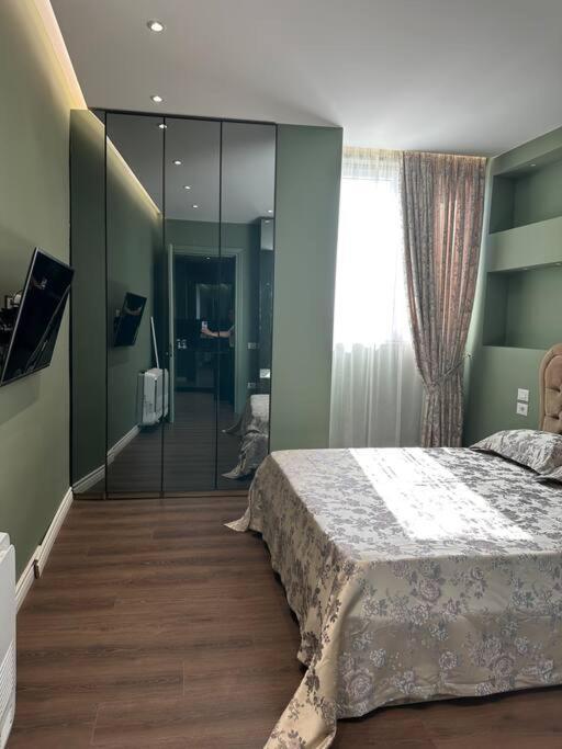 Green Apartment Тирана Екстер'єр фото