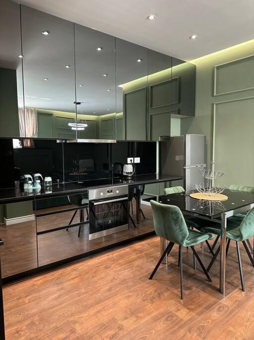 Green Apartment Тирана Екстер'єр фото
